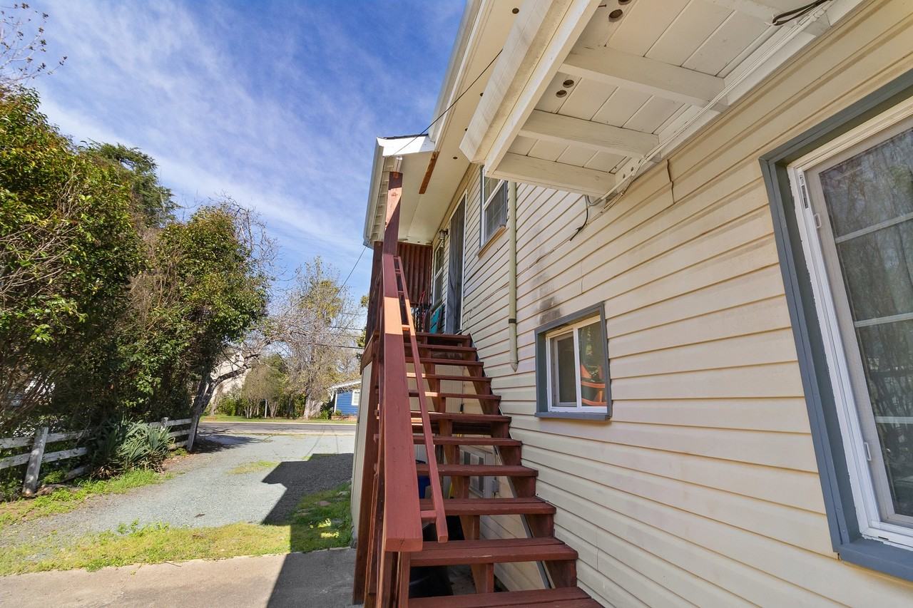 504 W Marlette St - Photo 2 of 18