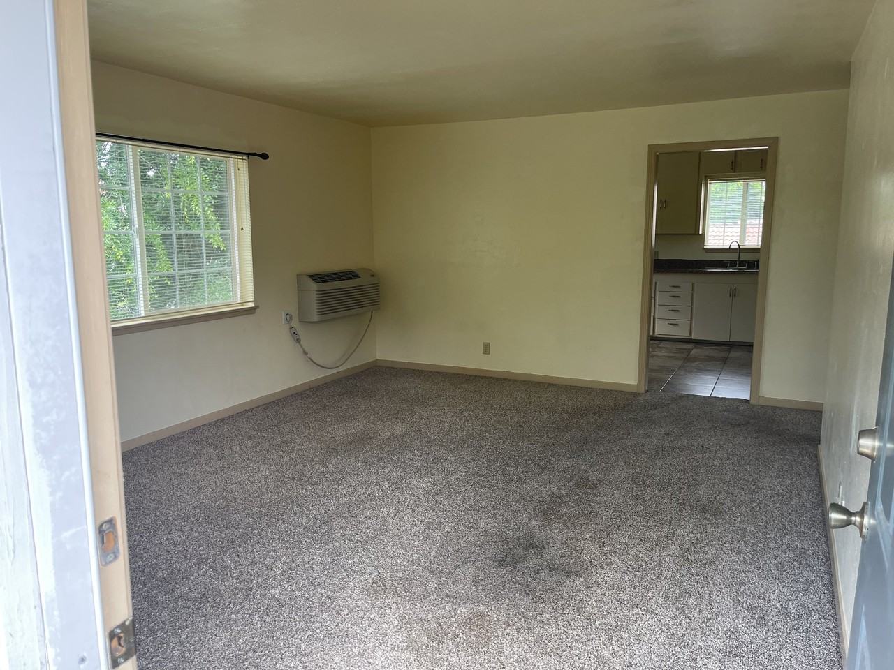 504 W Marlette St - Photo 5 of 18