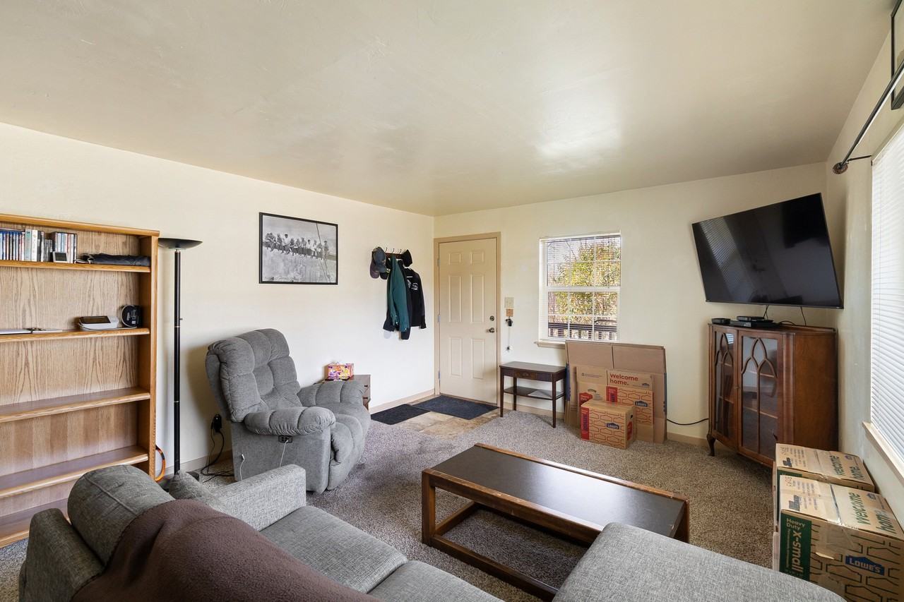 504 W Marlette St - Photo 6 of 18