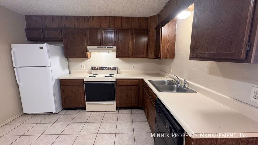 5802 6th St #D - Photo 5 of 14