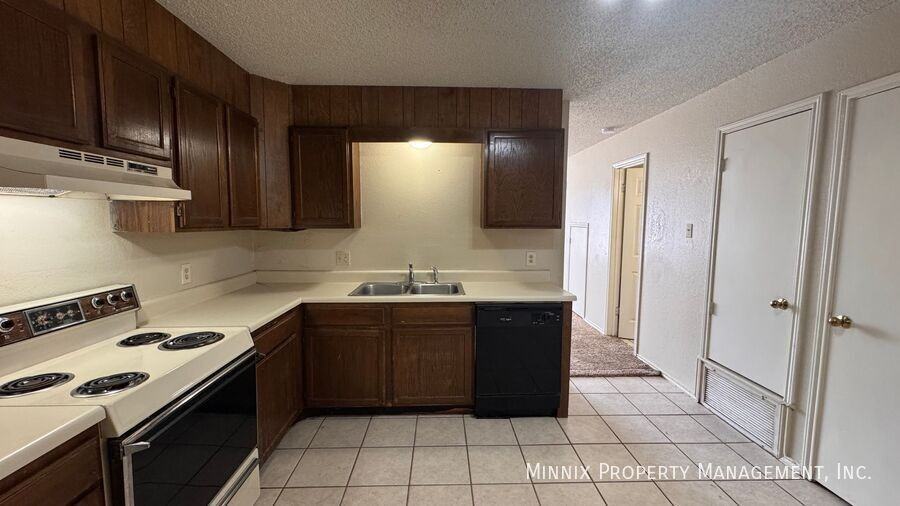 5802 6th St #D - Photo 6 of 14