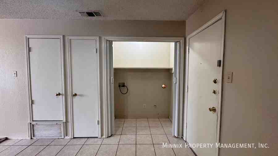 5802 6th St #D - Photo 7 of 14
