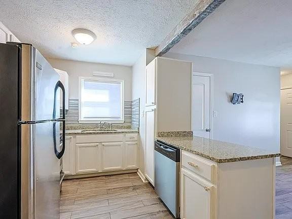 718 Juniper Dr #B - Photo 4 of 12