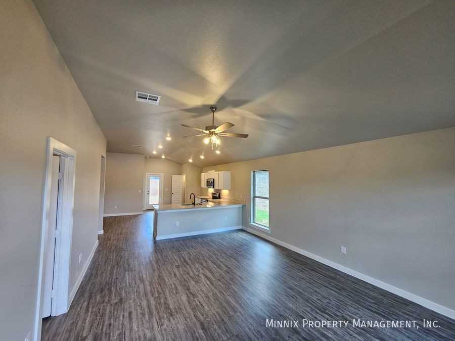 2622 Tiffin Ave - Photo 4 of 37