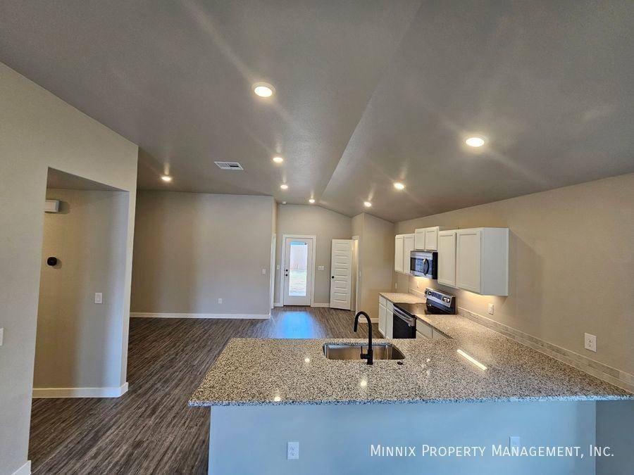 2622 Tiffin Ave - Photo 5 of 37