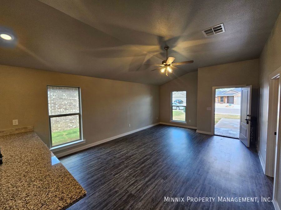 2622 Tiffin Ave - Photo 6 of 37