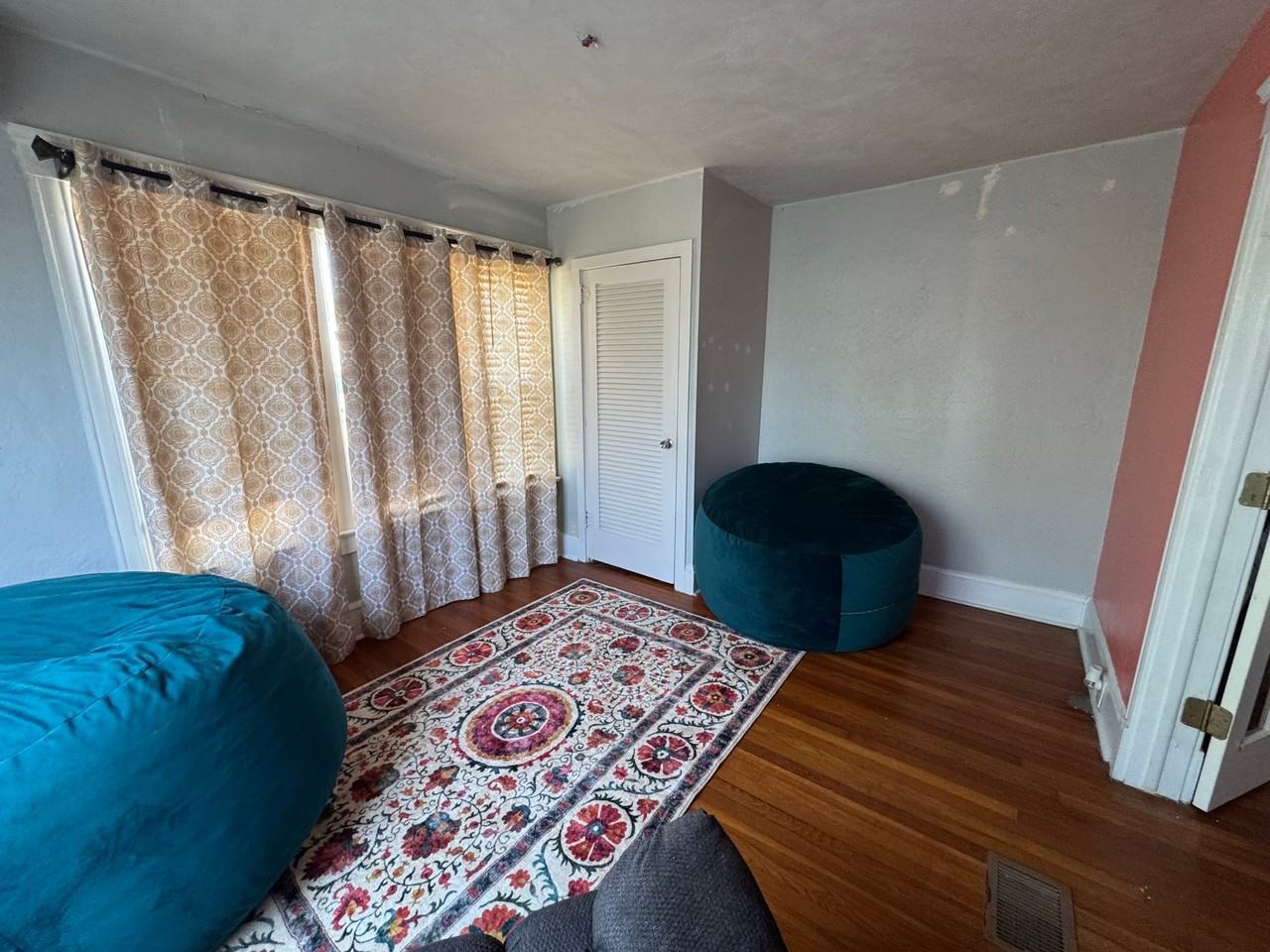 328 Manhattan Ave - Photo 5 of 14