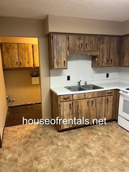 703 Rusty Ln #2B - Photo 2 of 11