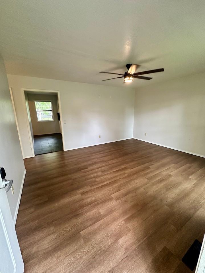 717 Hillcrest Ave - Photo 6 of 15