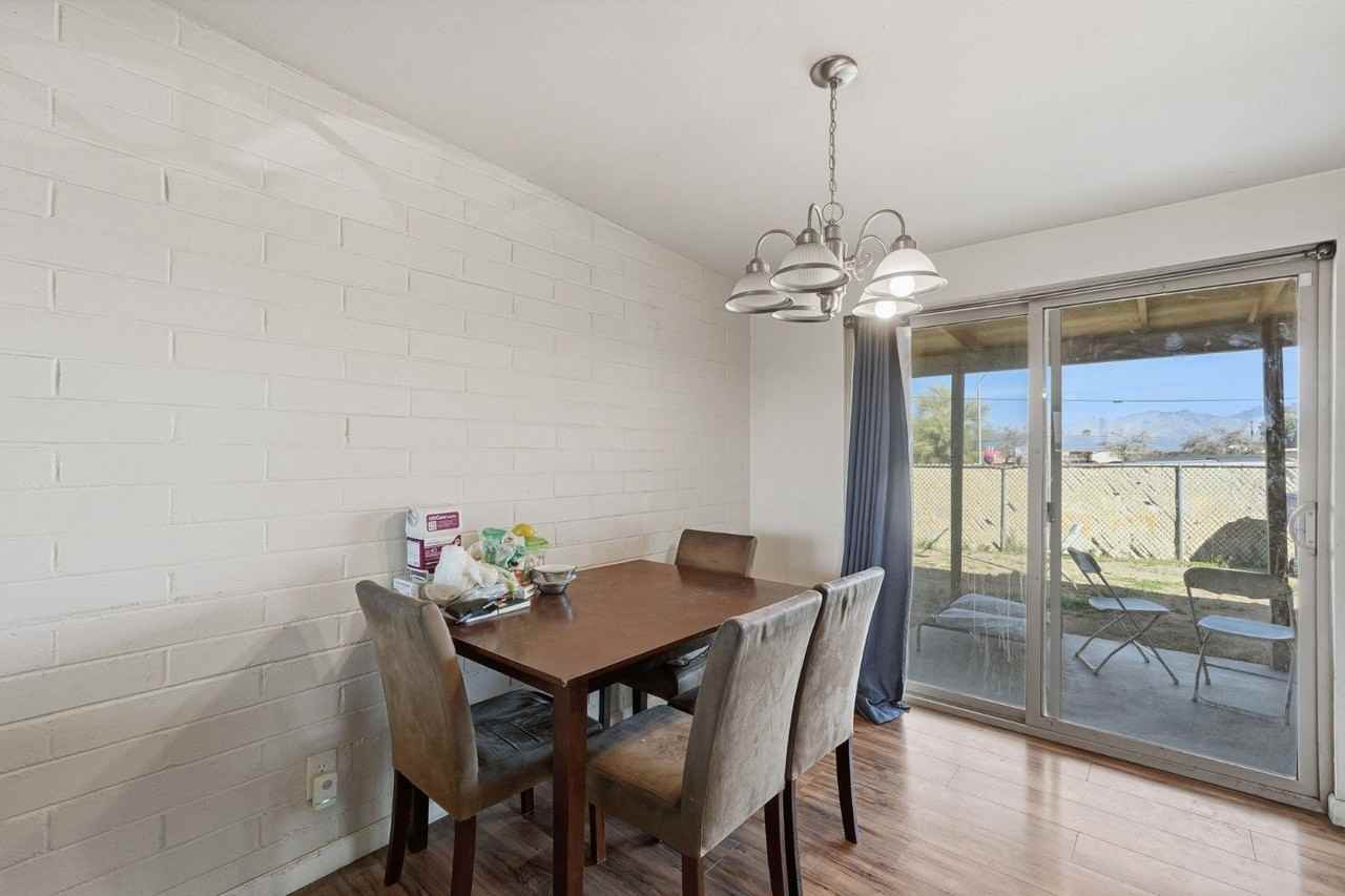 2439 E Parkside Dr - Photo 6 of 14