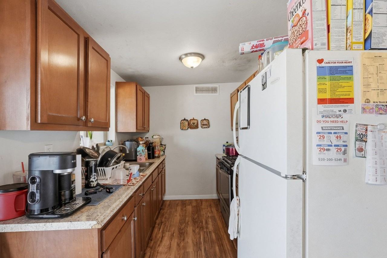 2439 E Parkside Dr - Photo 7 of 14