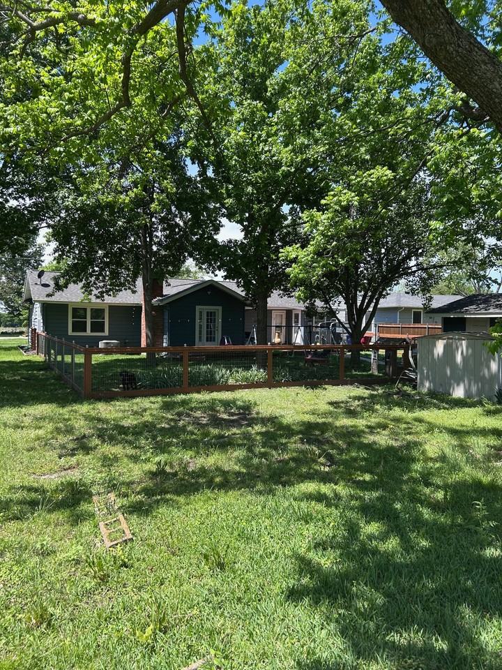 1102 Walnut St - Photo 4 of 5