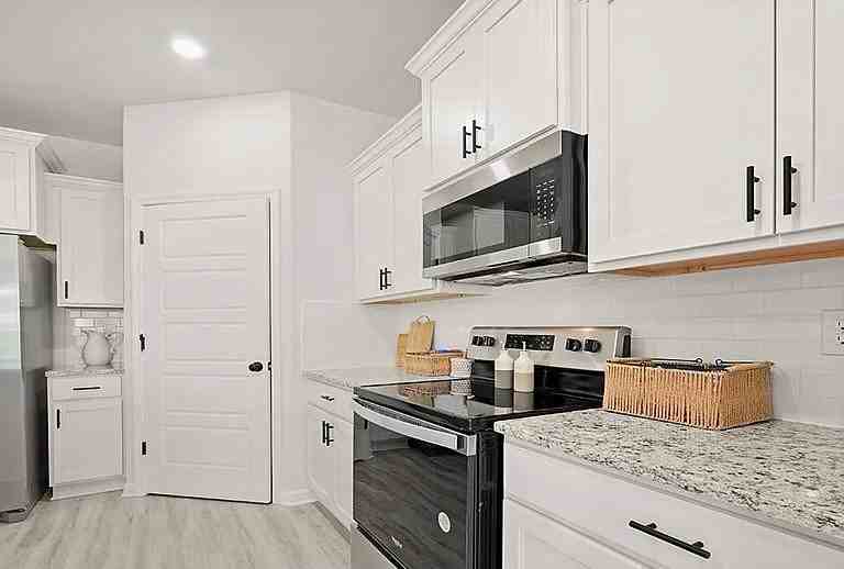 30288 Lancaster Ct - Photo 2 of 7