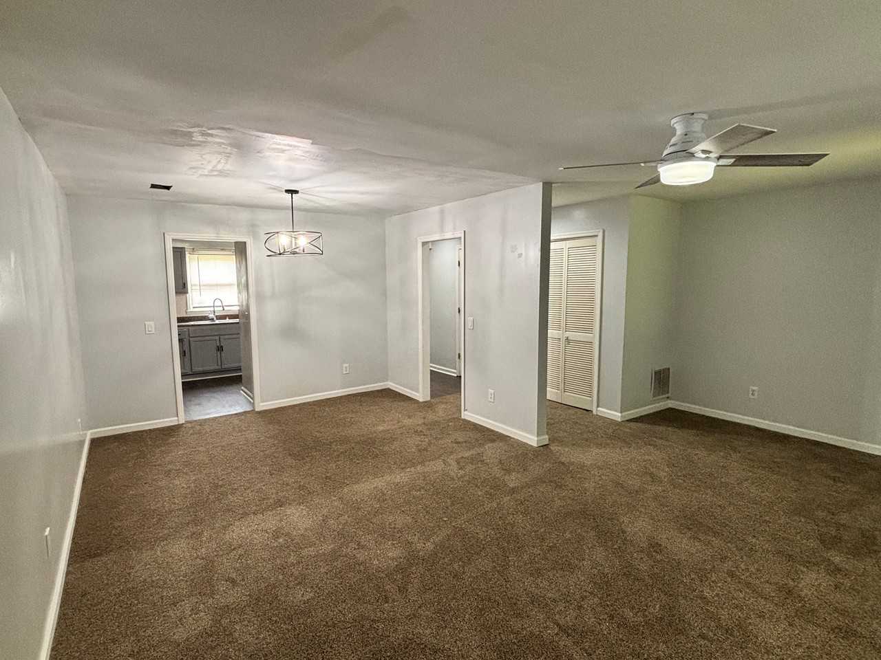 4698 Shumate Dr - Photo 3 of 13