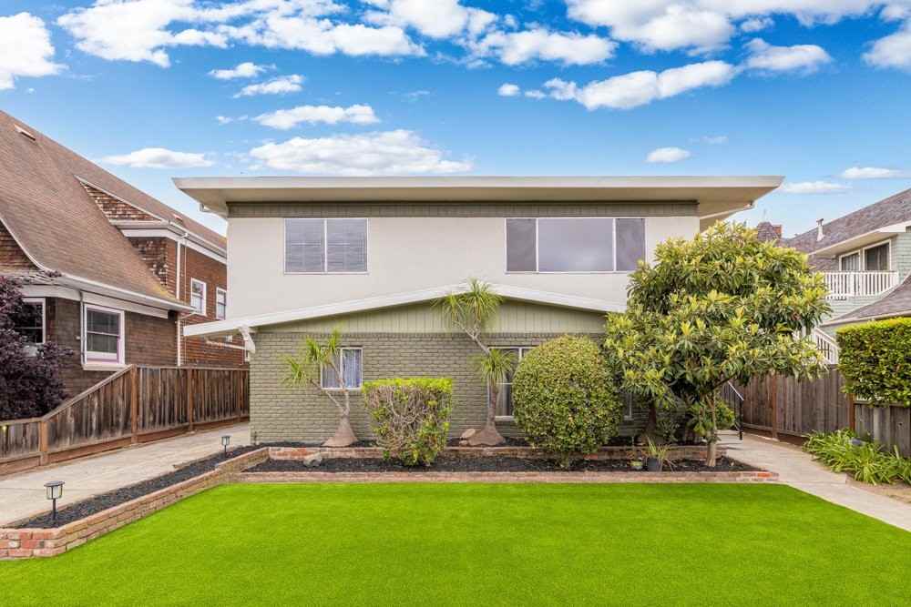 1529 Saint Charles St #A - Photo 3 of 21