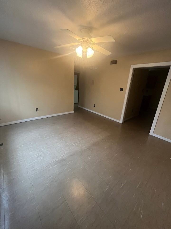 516 Summit St - Photo 2 of 7