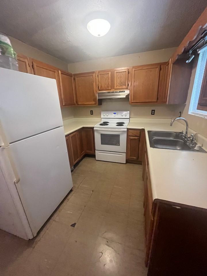 516 Summit St - Photo 3 of 7