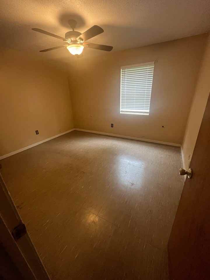 516 Summit St - Photo 4 of 7