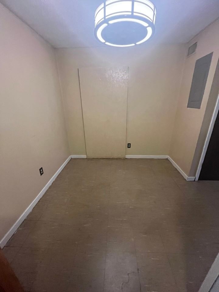 516 Summit St - Photo 7 of 7