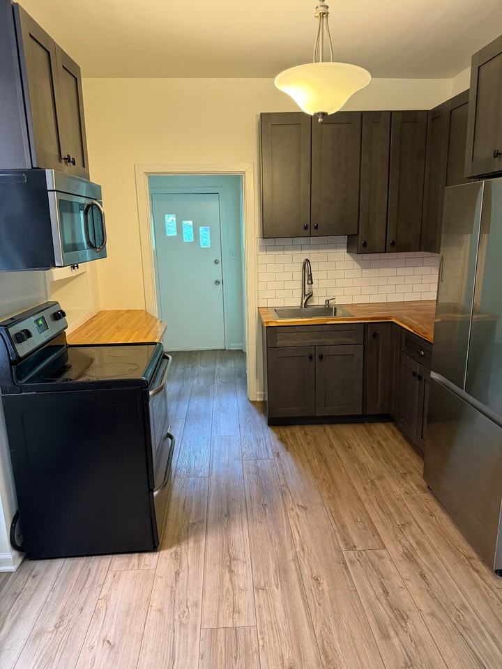 836 Collins Ave #1 - Photo 2 of 6