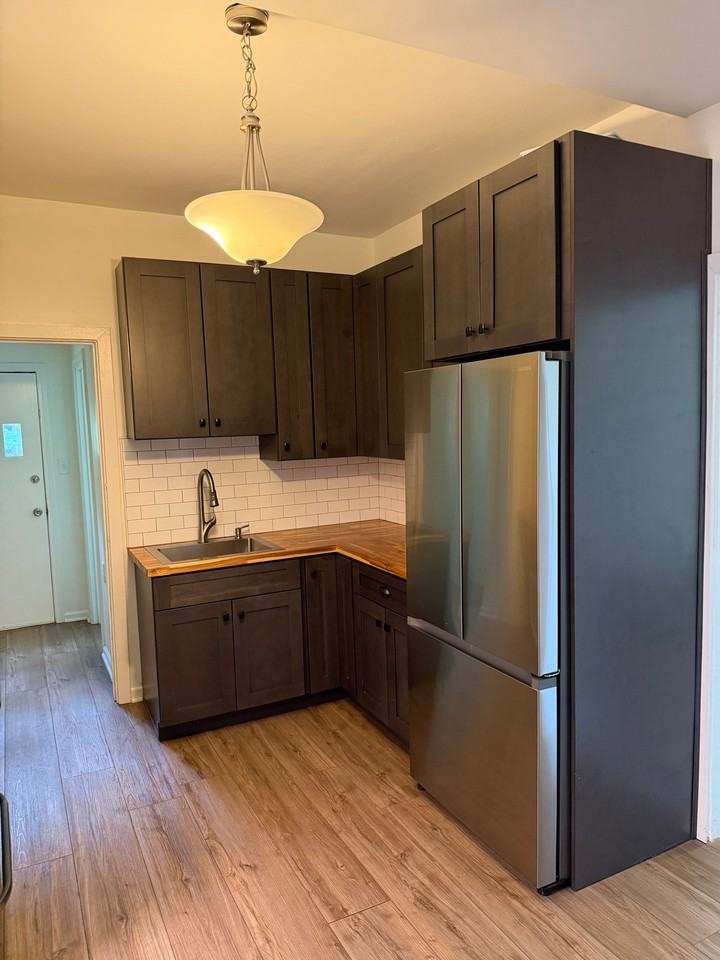 836 Collins Ave #1 - Photo 3 of 6