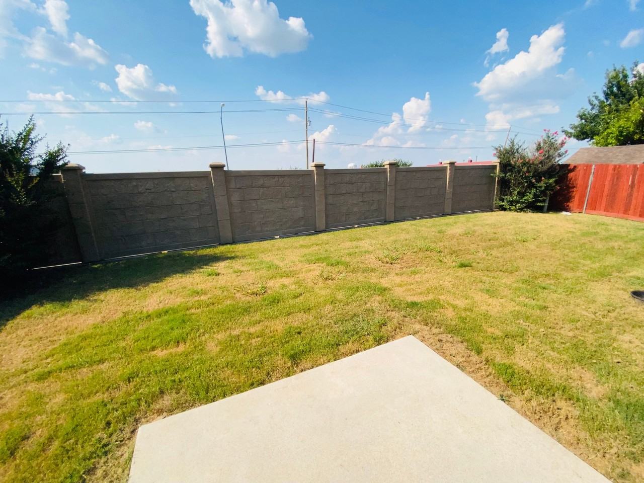 2918 Hilton Head Dr - Photo 2 of 16