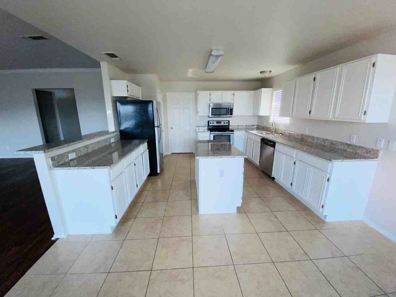 2918 Hilton Head Dr - Photo 4 of 16