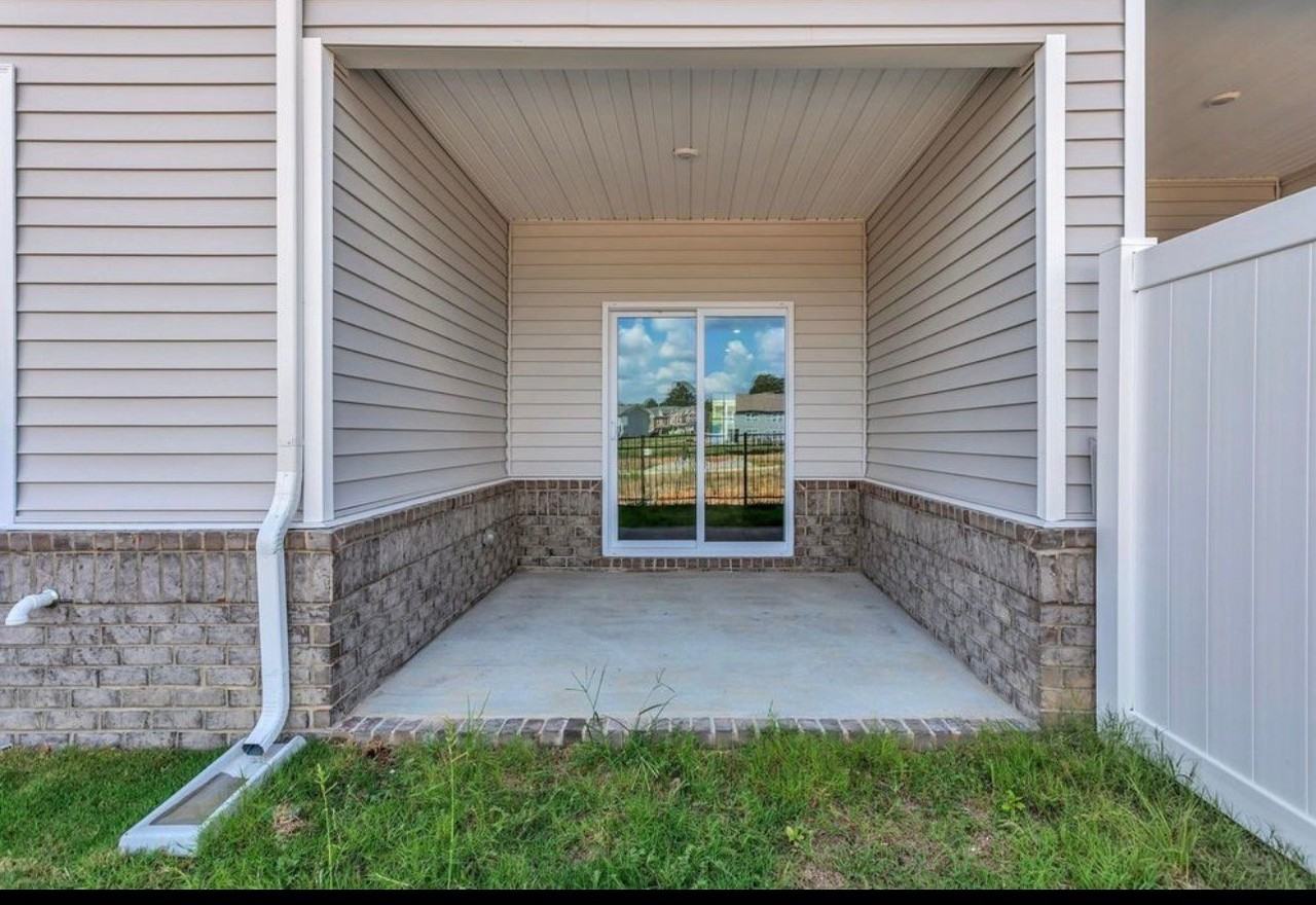 1672 Manuka Ln - Photo 2 of 17