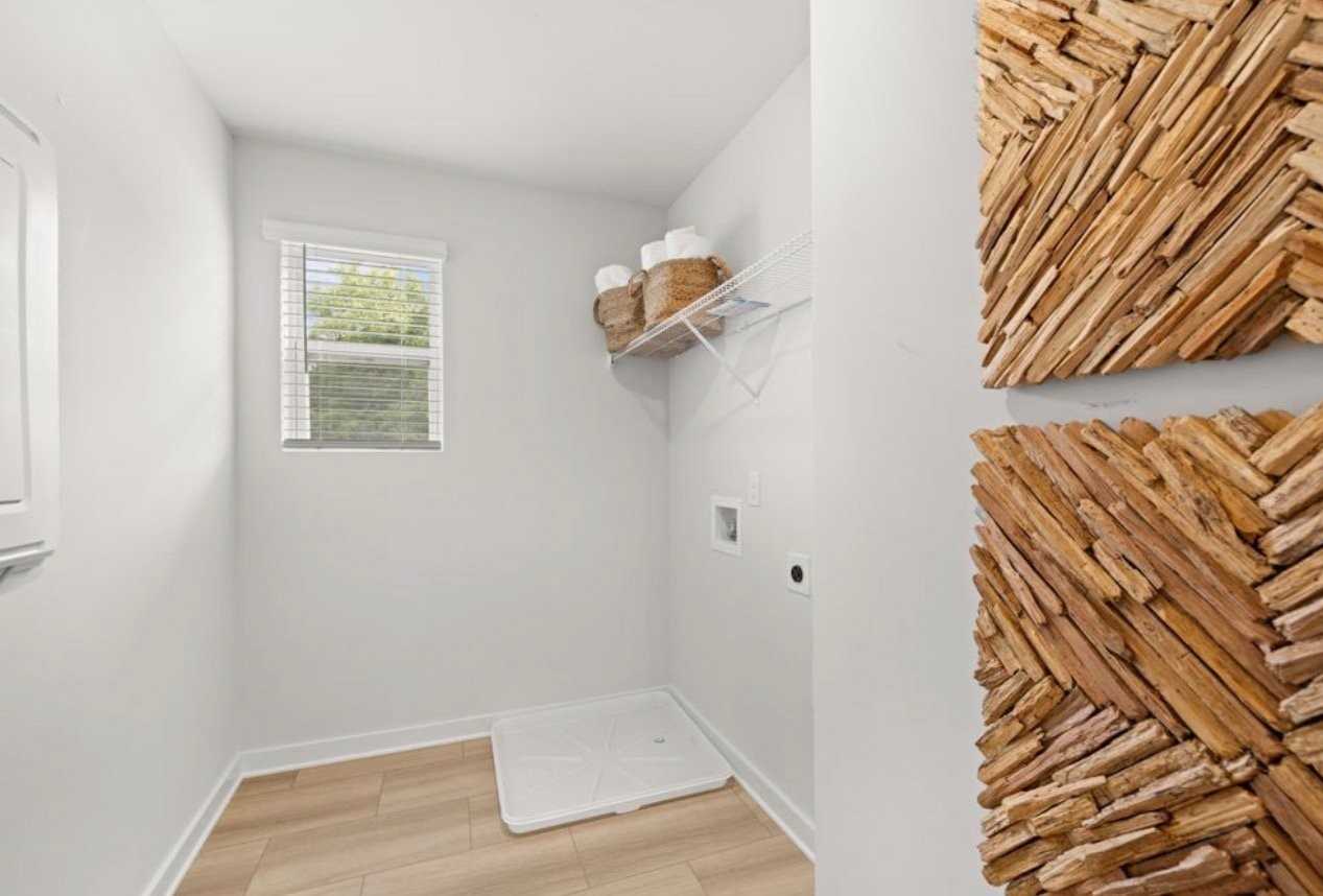 1672 Manuka Ln - Photo 3 of 17