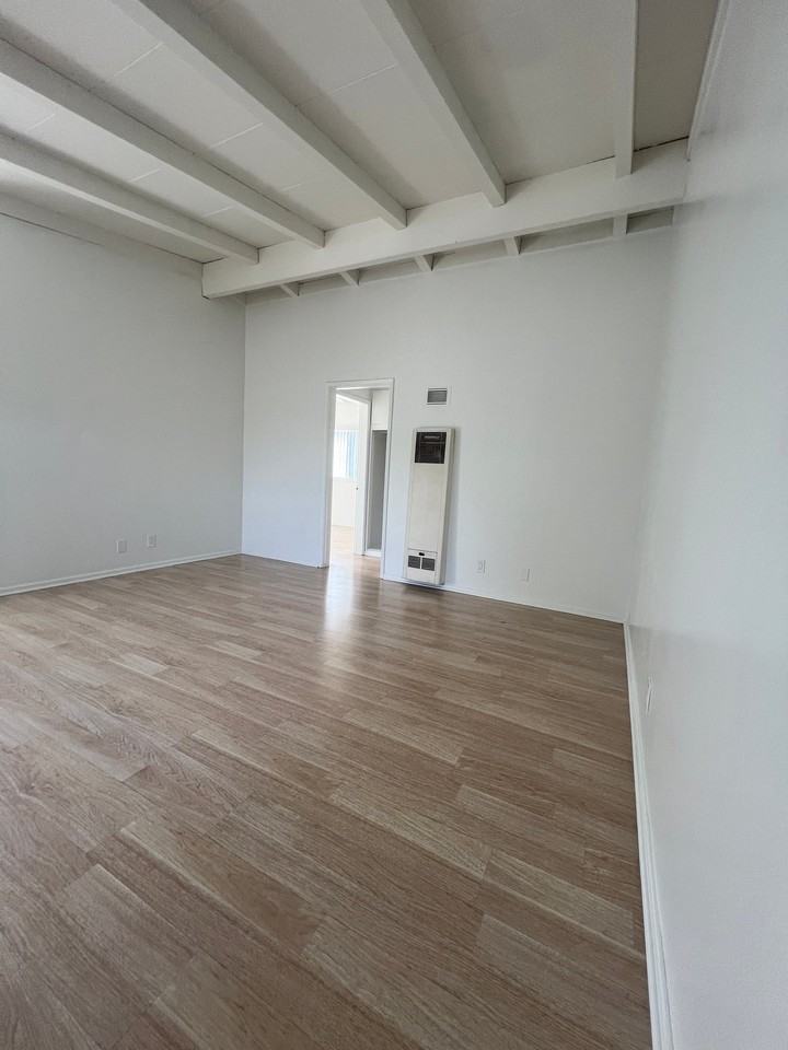 1102 W Broadway #6 - Photo 3 of 18