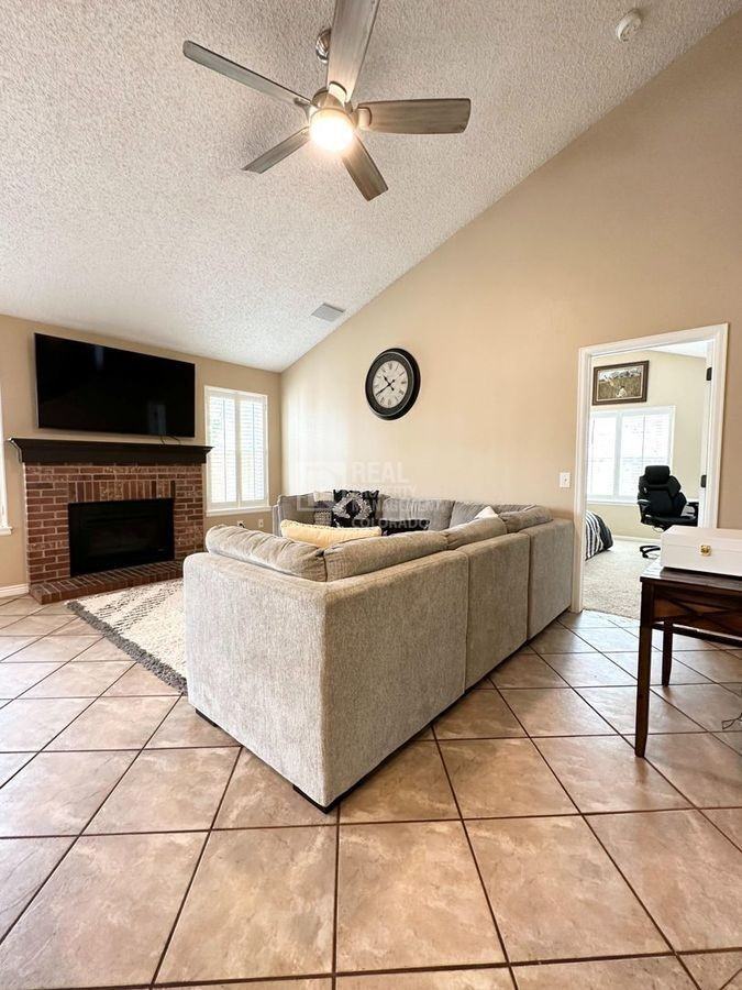 9805 Foxhill Cir - Photo 3 of 31