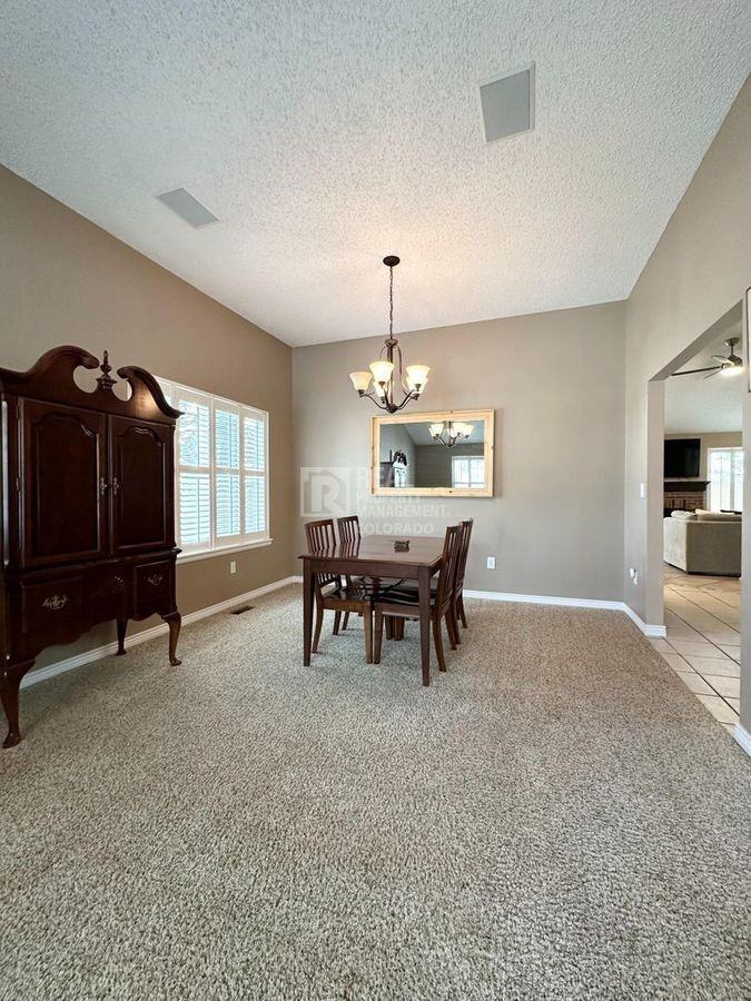 9805 Foxhill Cir - Photo 4 of 31