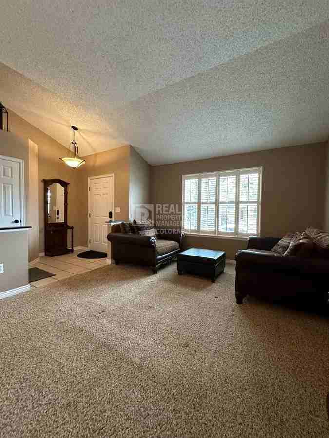 9805 Foxhill Cir - Photo 5 of 31