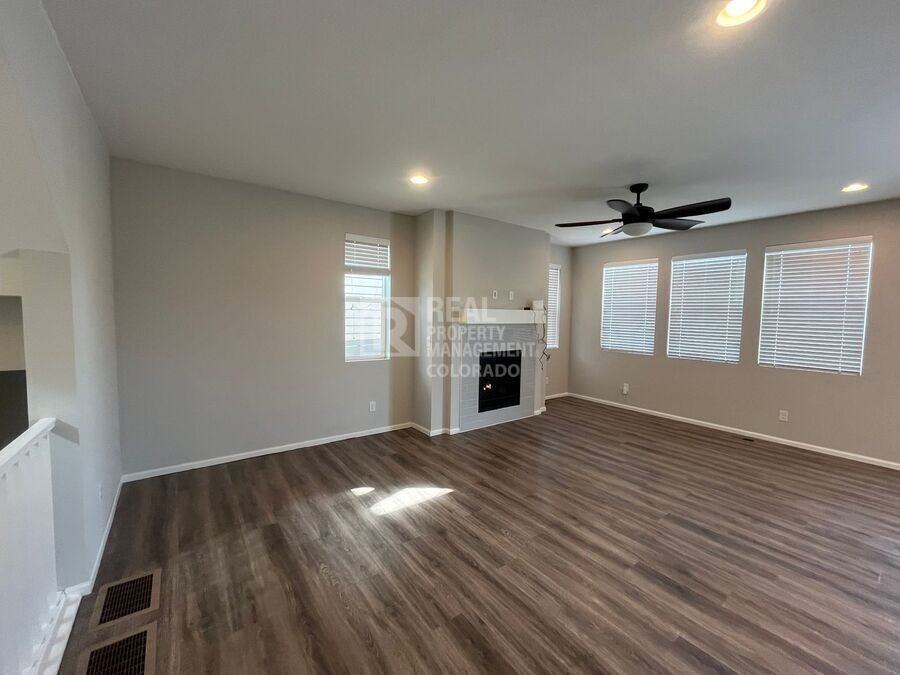 15899 E Warner Dr - Photo 3 of 37
