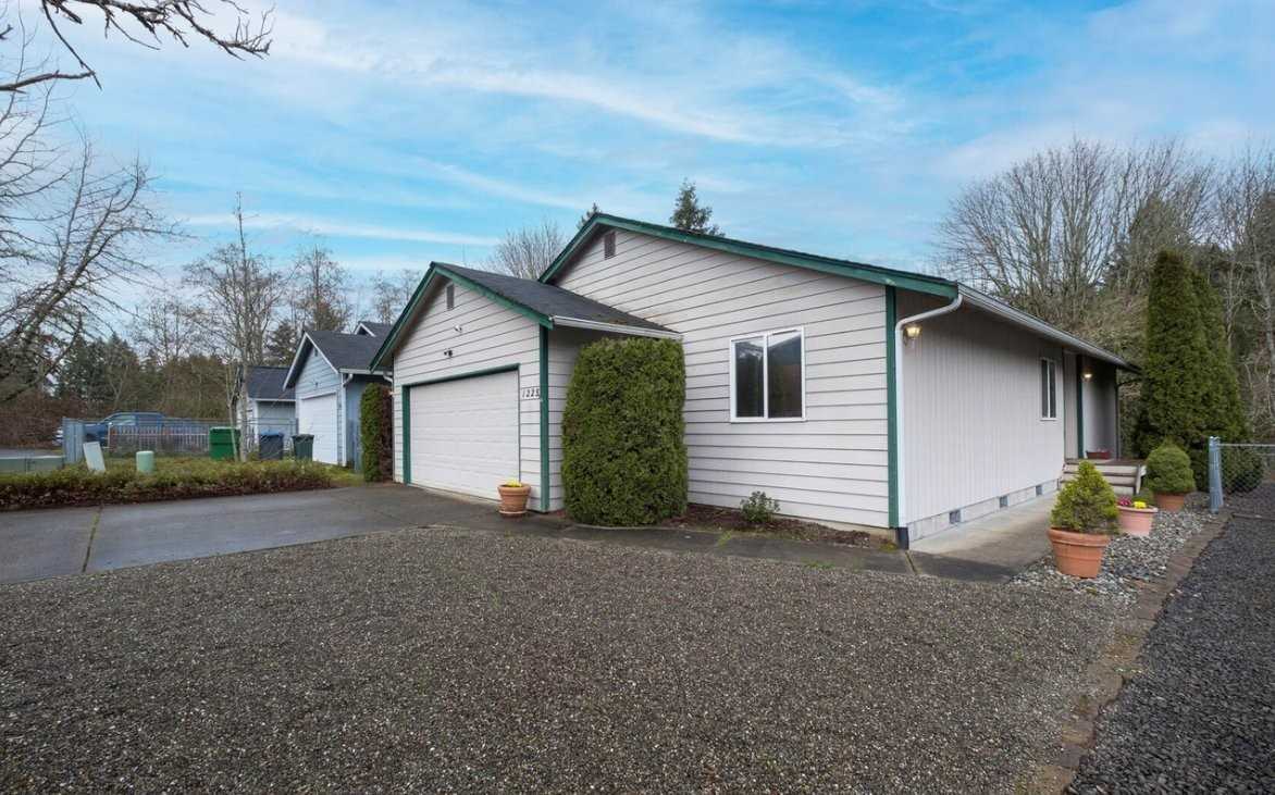 1225 Sherman Ave - Photo 2 of 20