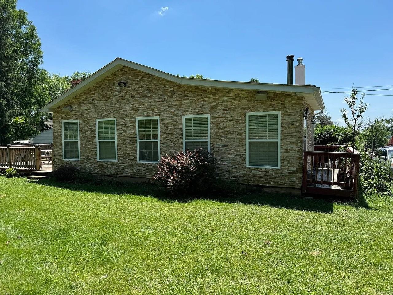 10 Harmon Rd - Photo 2 of 7