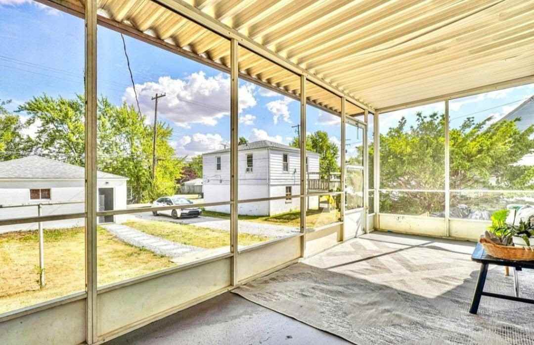 4270 Broadway - Photo 4 of 20