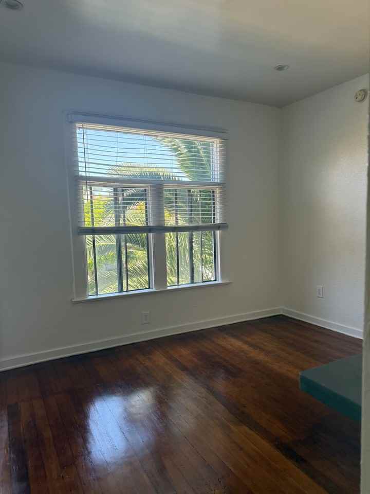 1114 Poinsettia Dr #8 - Photo 4 of 15