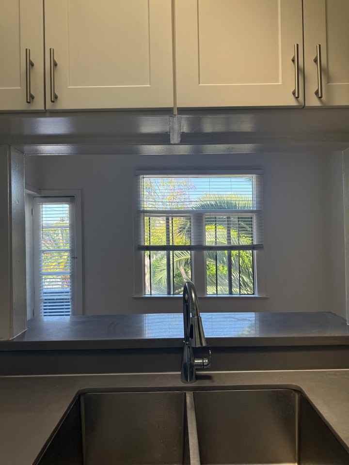 1114 Poinsettia Dr #8 - Photo 5 of 15