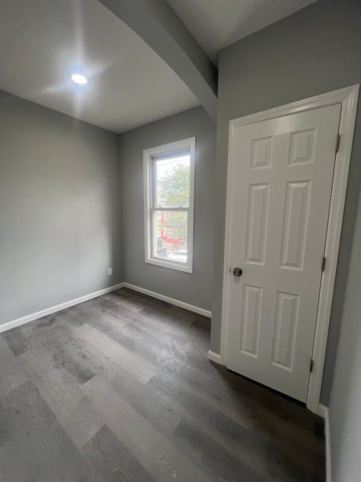 50 9th Ave W #1 - Photo 2 of 9