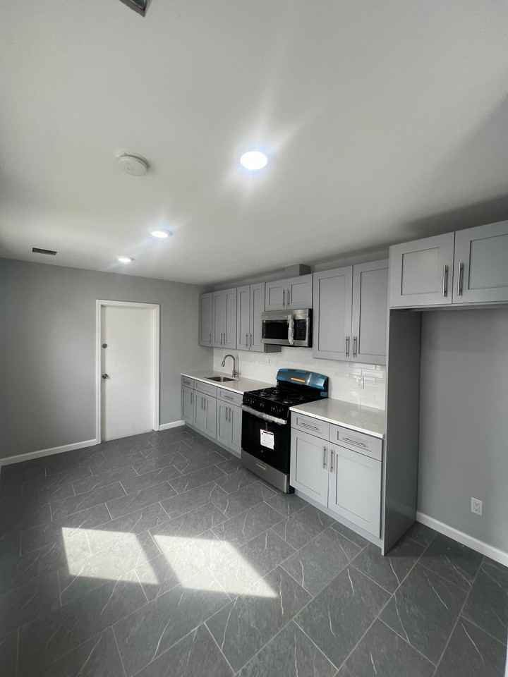 50 9th Ave W #1 - Photo 4 of 9