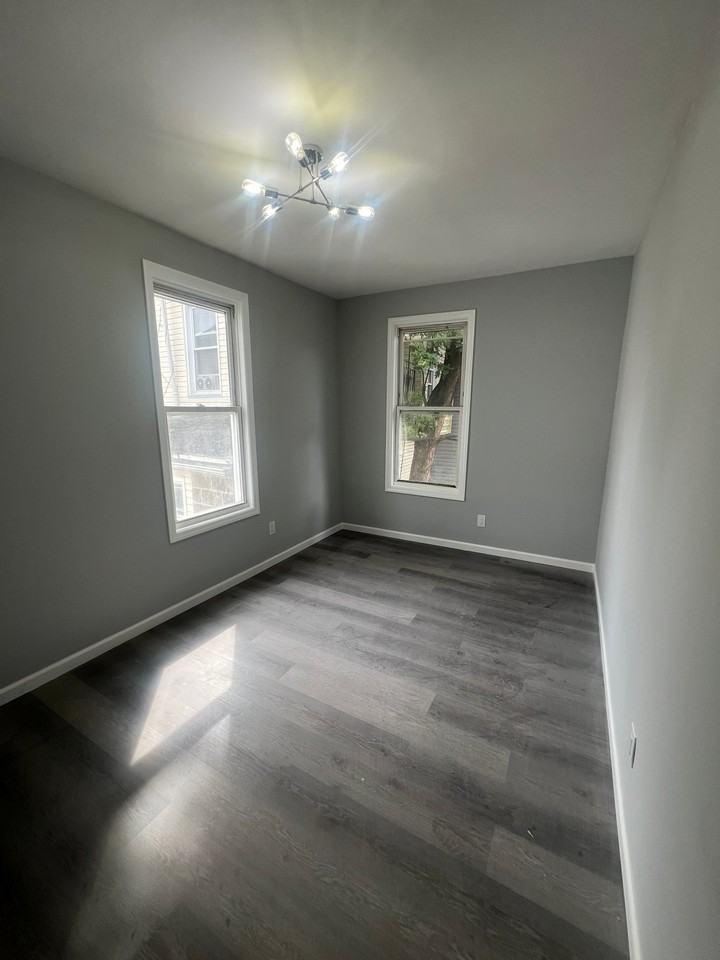 50 9th Ave W #1 - Photo 5 of 9