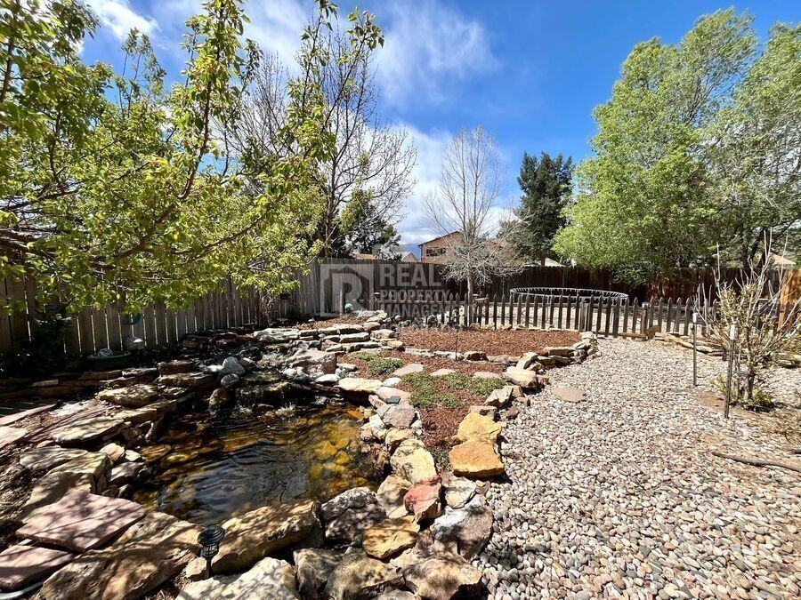 6630 Brook Park Dr - Photo 3 of 26