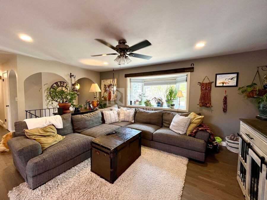 6630 Brook Park Dr - Photo 2 of 22