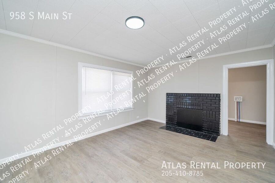 958 S Main St - Photo 5 of 19