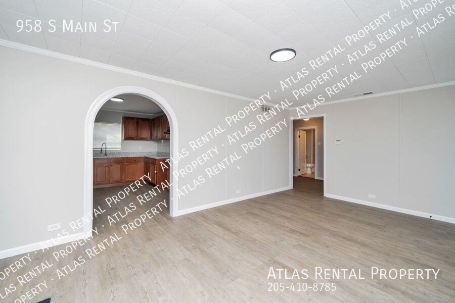 958 S Main St - Photo 7 of 19