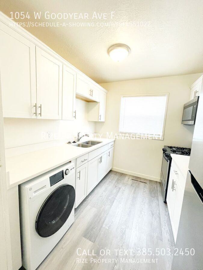 1054 W 1520 N - Photo 2 of 9