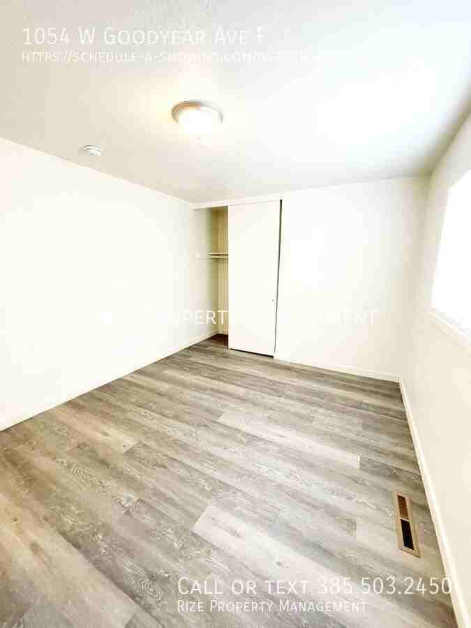 1054 W 1520 N - Photo 4 of 9