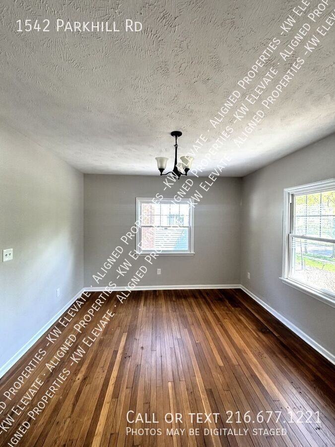 1542 Parkhill Rd - Photo 4 of 17