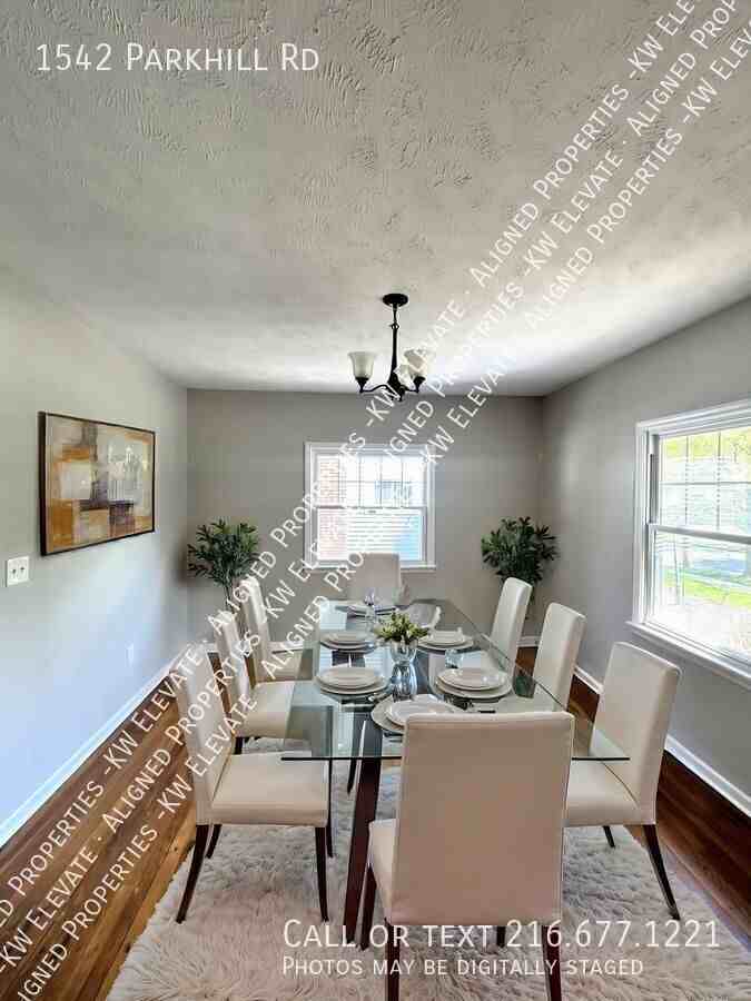 1542 Parkhill Rd - Photo 5 of 17